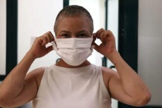 27 yıllık hemşire Fatma Yıldız ikinci kez kanserle zamanla yarışıyor