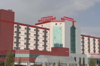 Doktor, hastane bahçesinde patlak veren kavgada darp edildi