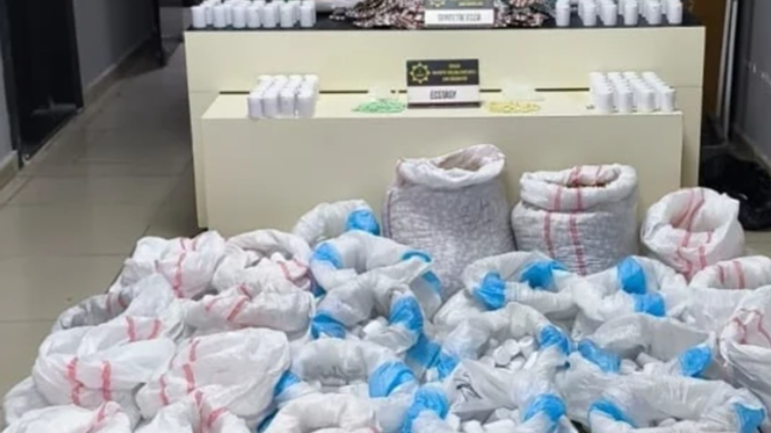 Narkotik Baskınında Hastane Otoparkında Binlerce Sentetik Hap Bulundu