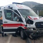Burdur'da hasta ambulansı zincirleme kazaya girdi, 6 yaralı 3 sağlık görevlisi