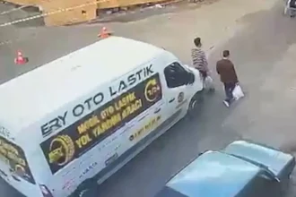 Minibüs çarpmasına uğrayan doktor ağır şekilde yaralandı