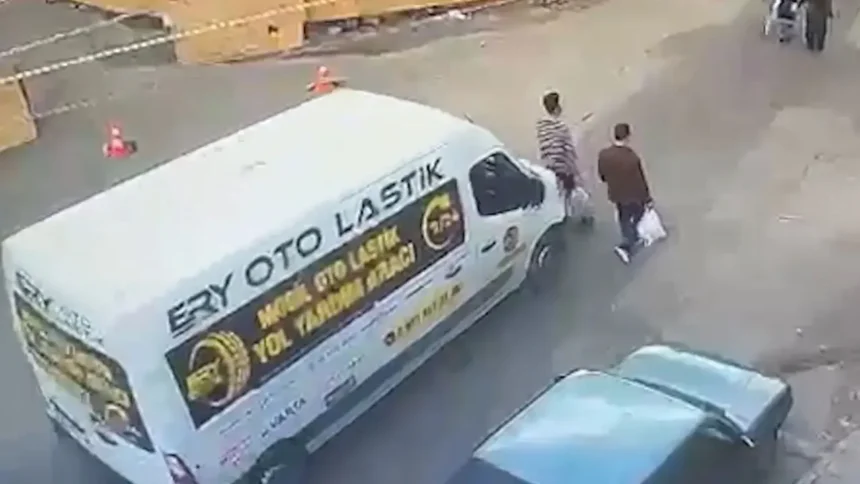 Minibüs çarpmasına uğrayan doktor ağır şekilde yaralandı